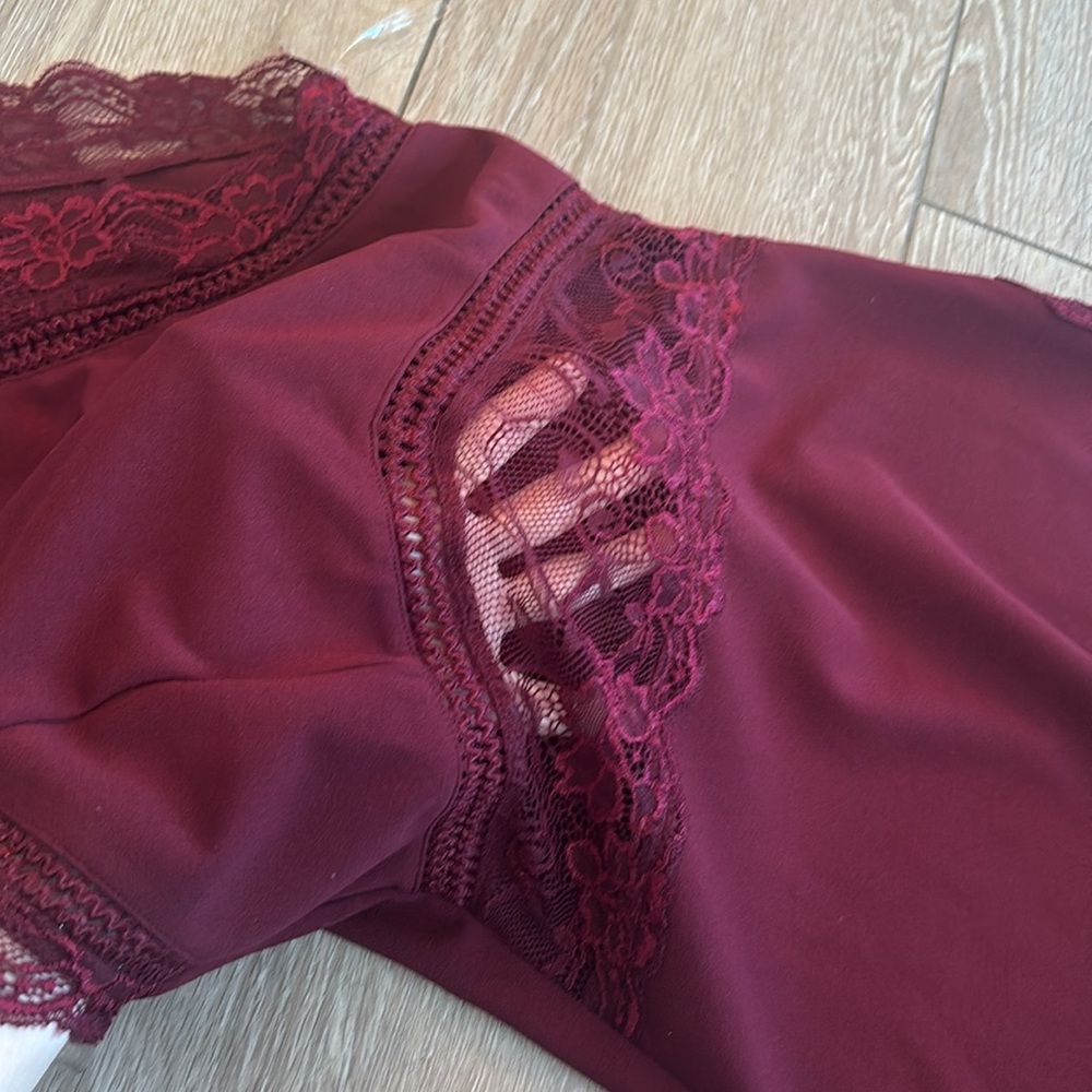 Burgundy Lace mini Dress - Picture 3 of 3